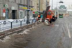 В Харькове за сутки вывезли более 150 кубометров снега: работы продолжаются (ФОТО)