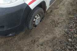 В Харьковской области из-за непогоды застрял автомобиль экстренной помощи с больным