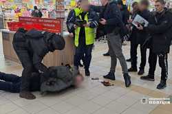 В Харьковском супермаркете произошло задержание: подробности