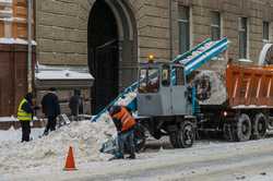 Снегопад в Харькове: сколько машин убирают снег на улицах города