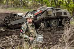 Як у Харківській області перемелюють міни та боєприпаси спецмашинами