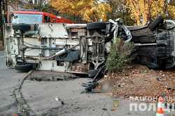 В Харькове опрокинулись два авто после столкновения (фото)