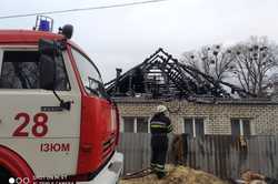 У Харківській області з пожежі винесли двох дітей (фото)