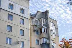 В Харьковской области ремонтируют поврежденный обстрелом многоэтажный дом
