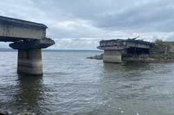 На Печенежском водохранилище, где россияне взрывали дамбу, уже обустраивают новый мост (ФОТО)