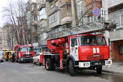 У Харкові під час пожежі в житловому будинку рятувальники евакуювали сім осіб (фото)