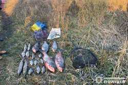 Наловили рыбы на 50 тысяч гривен: сколько лет грозит пенсионерам