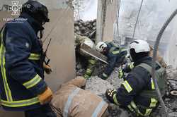 В Харькове из-под завалов достали мужчину (ВИДЕО)