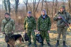 Біля кордону з Румунією затримали харків'ян: намагалися втекти з країни річкою (ФОТО)