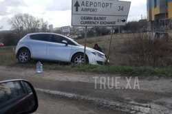 В Харькове на окружной дороге столкнулись легковушка и фургон