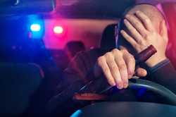 У Харкові п’яний пасажир авто побив поліцейського: що йому буде