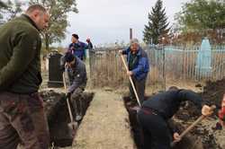 В Грозе Купянского района готовятся к захоронению погибших