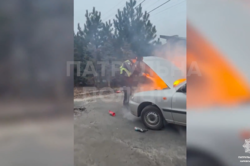 В Харькове загорелся автомобиль: ВИДЕО