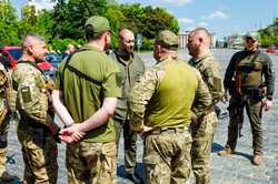 Европейцы передали харьковским защитникам военную технику (ФОТО)