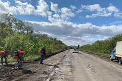 У Харківській області продовжують відновлювати транспортне сполучення на автошляхах