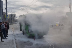 В Харькове загорелась маршрутка с пассажирами (ВИДЕО) 