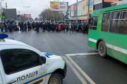 В Харькове работники Электротяжмаша перекрыли Московский проспект: люди 3 месяца не получали зарплату