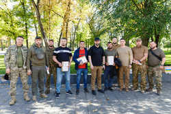 Харьковская ОВА передала необходимые вещи на передовую