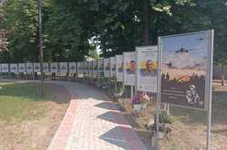 У місті на Харківщині шукають вандалів, які розкрадають Алею пам’яті Захисників