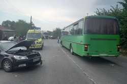 Під Харковом пасажирський автобус потрапив у ДТП