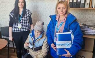 Паспорт затопило у підвалі під обстрілами: мешканка Гусарівки залишилася без документів