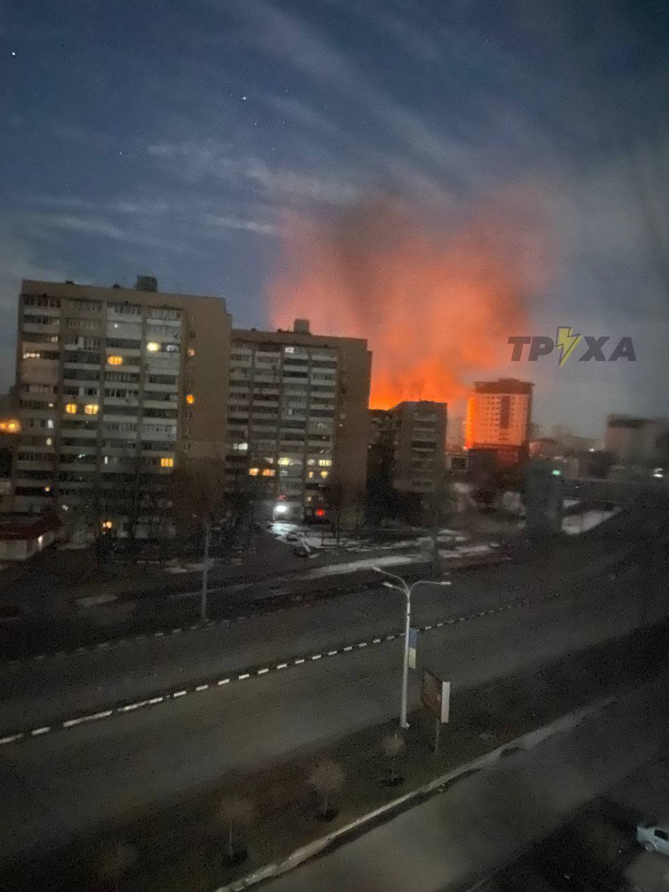 Харьков без света и воды. Пожар фото. Сгоревший город. Харьков после обстрела 2022.